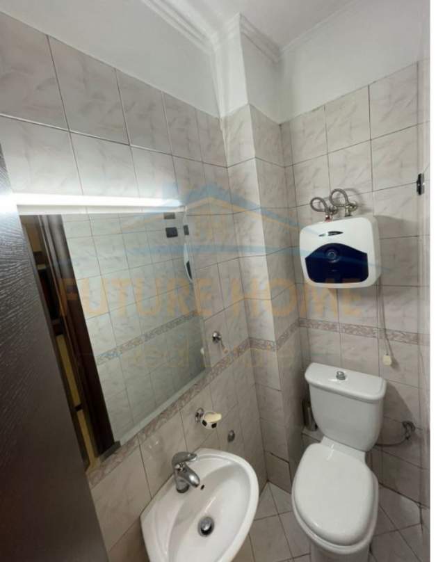Tirane, jepet me qera apartament 2+1 Kati 2, 110 m² 700 Euro (Ish Ekspozita)