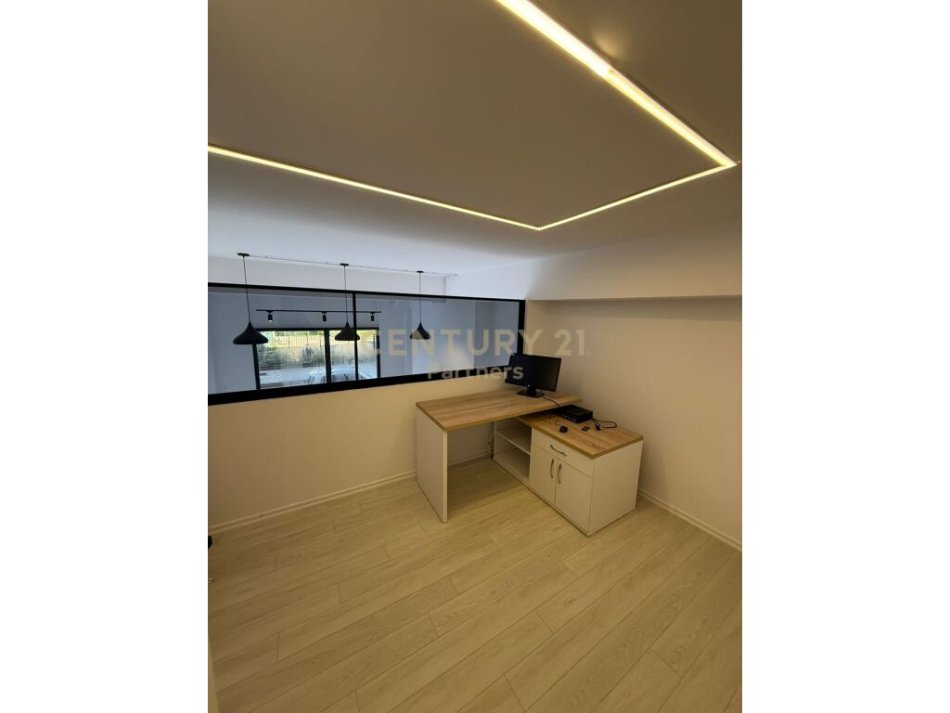 Tirane, jepet me qera ambjent biznesi Kati 1, 69 m² 1.200 € (Përballë Spitalit Amerikan 3)