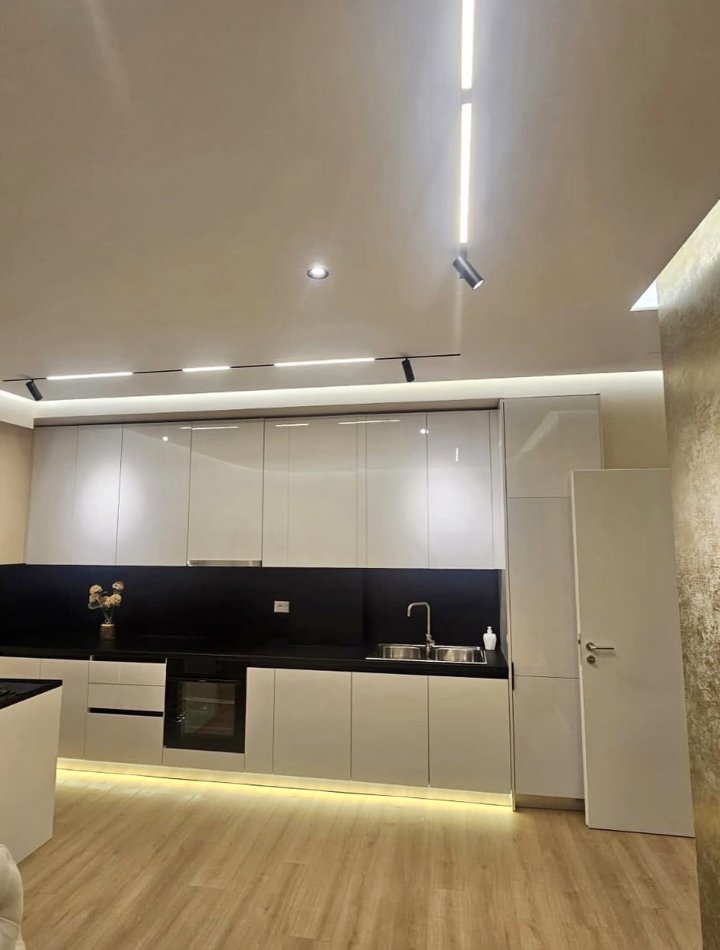 📣 SHITET SUPER Apartament 2+1 📍 Prane Pazarit Te Ri 🛣️ Rruga "Tefta Tashko Koco" ✨