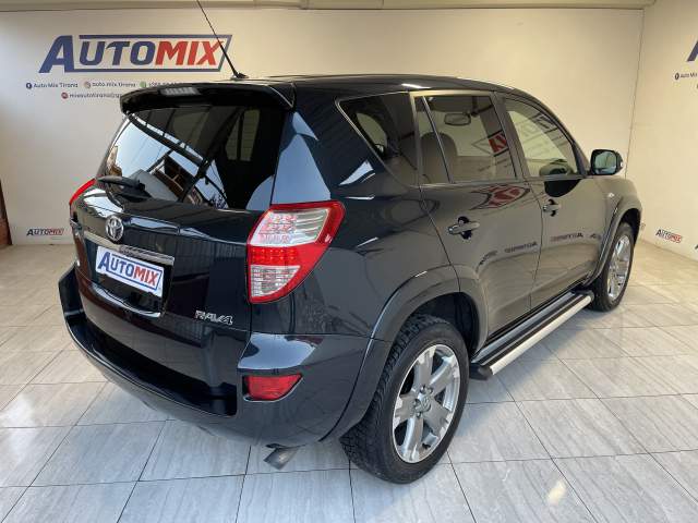 Tirane, shes xhip Toyota rav4 Viti 2010, 12.400 Euro