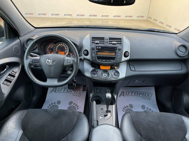 Tirane, shes xhip Toyota rav4 Viti 2010, 12.400 Euro