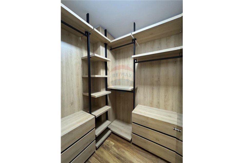 Tirane, shes apartament 2+1 , 137 m² (Bllok)