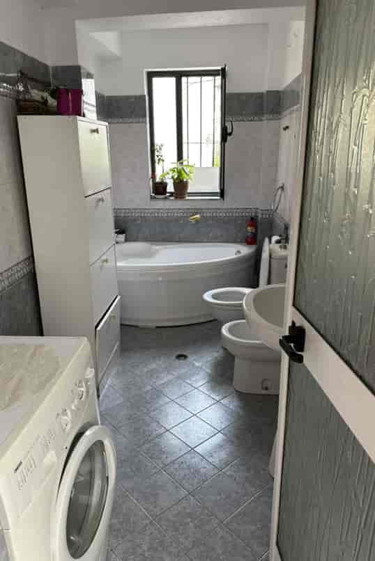 Tirane, shes apartament 3+1+Ballkon, Kati 2, 106 m² 140,000 € (Ali Demi rruga Idriz Dollaku)
