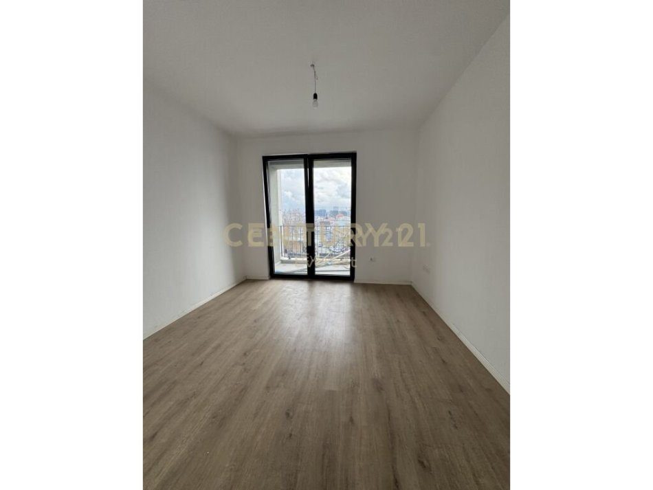 Tirane, jepet me qera zyre Kati 3, 75 m² 500 € 