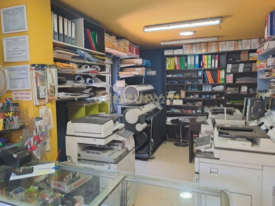 Tirane, shitet dyqan , 40 m²