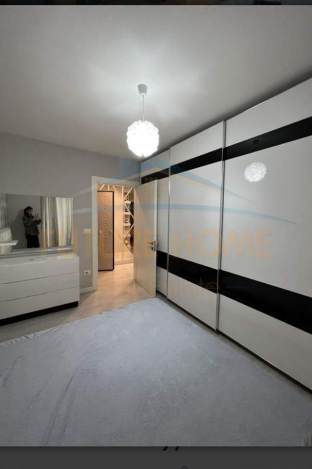 Tirane, jepet me qera apartament 2+1 Kati 7, 97 m² 450 Euro (Unaz e Re. Pran Alfa Bank)