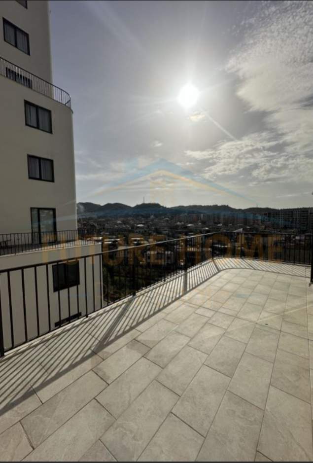 Tirane, jepet me qera apartament 2+1 Kati 5, 135 m² 550 Euro (Yzberisht, Kompleksi Grand Gallery)