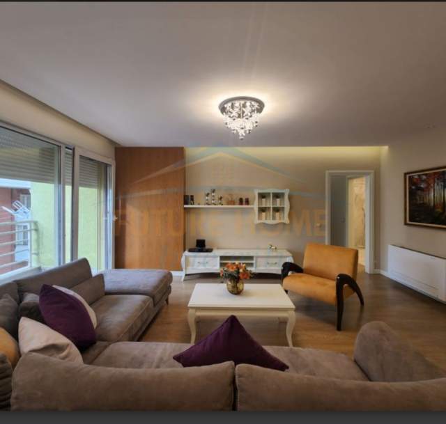 Tirane, shitet apartament 2+1 Kati 3, 118 m² 220.000 Euro (Pazar i Ri, pran shkolles se kuqe)