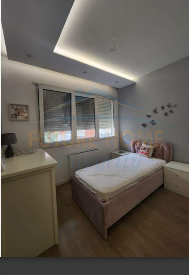 Tirane, shitet apartament 2+1 Kati 3, 118 m² 220.000 Euro (Pazar i Ri, pran shkolles se kuqe)