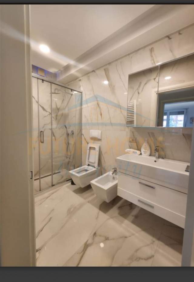Tirane, shitet apartament 2+1 Kati 3, 118 m² 220.000 Euro (Pazar i Ri, pran shkolles se kuqe)