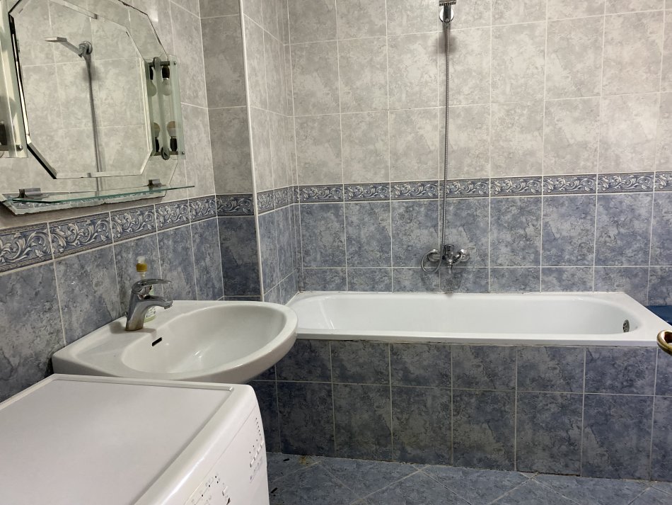 Tirane, jepet me qera apartament 2+1 Kati 8, 105 m² 600 € (Rruga Medar Shtlla, Komuna e Parisit)