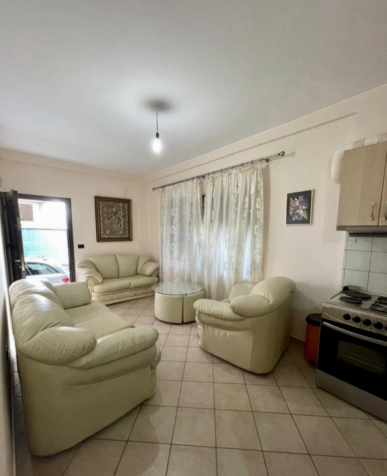 Tirane, jepet me qera 1+1 Kati 1, 50 m² 350 € (Selite)