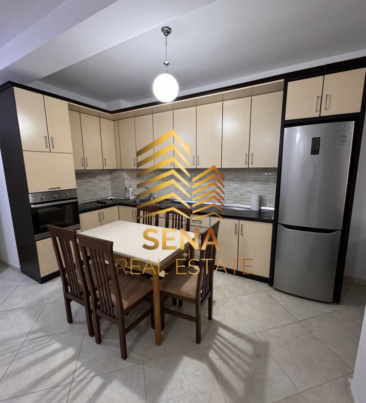 Tirane, jepet me qera apartament 3+1+Ballkon Kati 2, 110 m² 550 € (Rruga Kongresi i Manastirit)