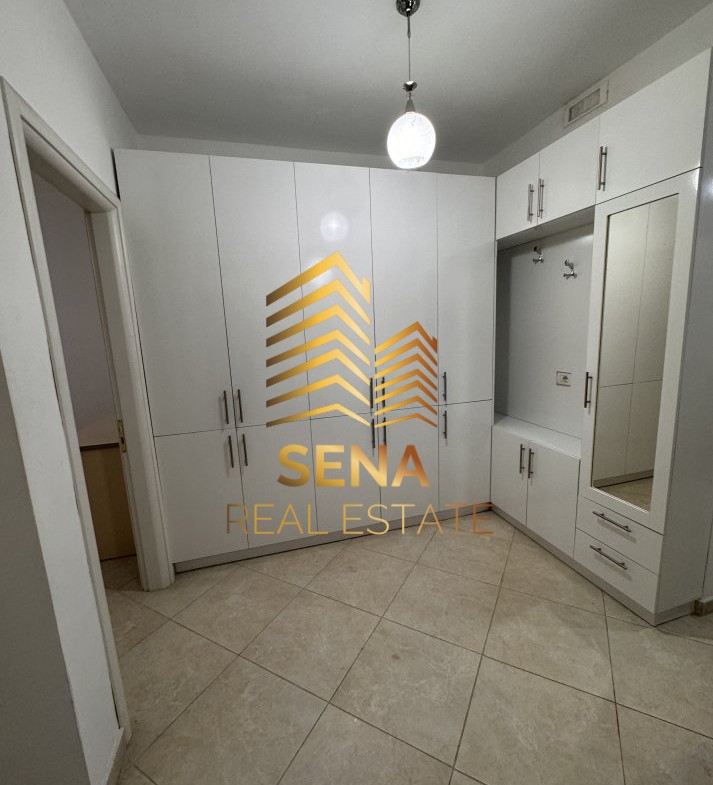 Tirane, jepet me qera apartament 1+1+Aneks+Ballkon Kati 2, 75 m² 320 € (Rruga Dalip Topi)