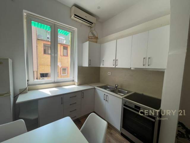Tirane, jepet me qera apartament 1+1+BLK Kati 4, 60 m² 450 Euro
