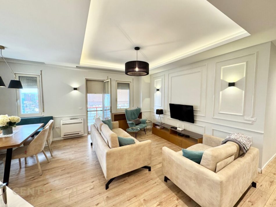 Tirane, jepet me qera apartament 3+1 Kati 3, 140 m² 900 € (Rezidenca Alba)