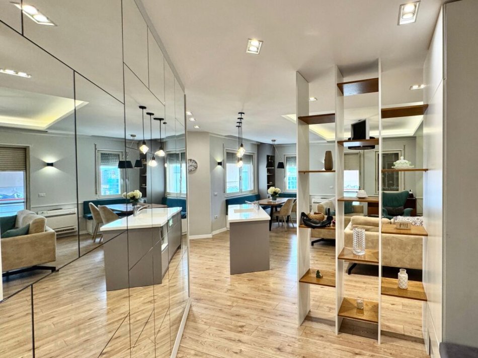 Tirane, jepet me qera apartament 3+1 Kati 3, 140 m² 900 € (Rezidenca Alba)