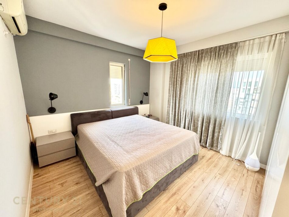 Tirane, jepet me qera apartament 3+1 Kati 3, 140 m² 900 € (Rezidenca Alba)