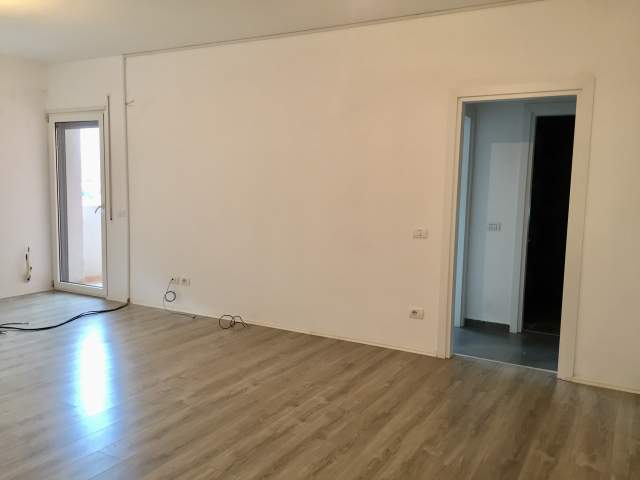 Zyre moderne me viziblitet me qira te K. Parisit Office for rent