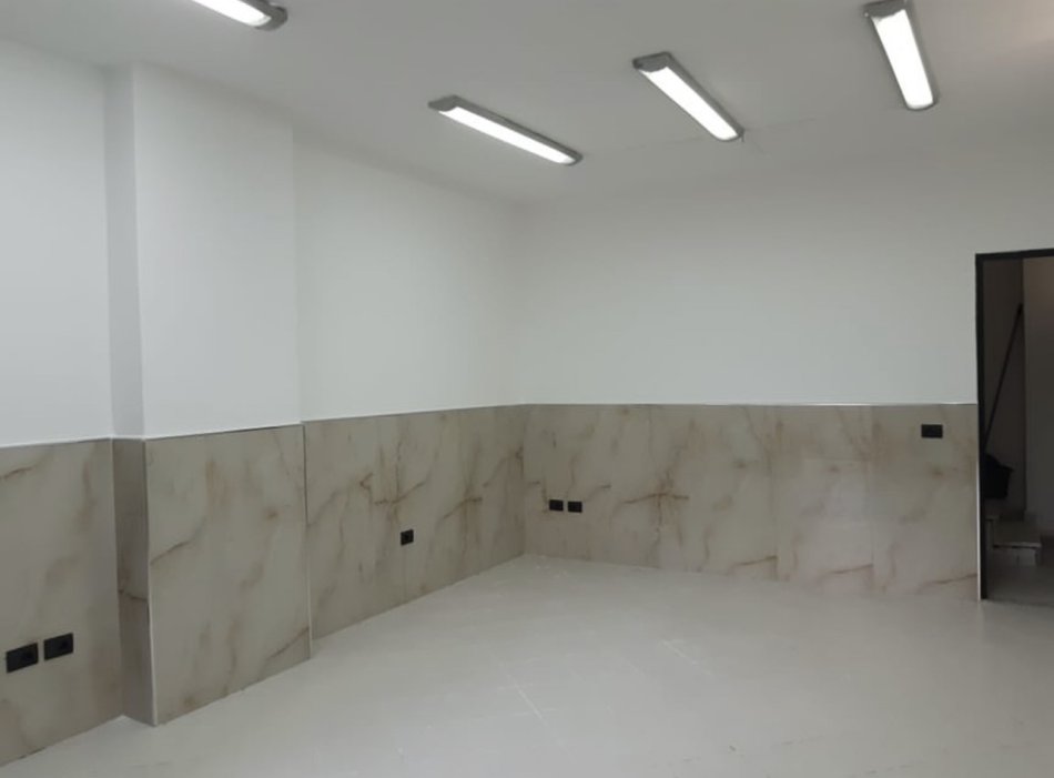 Tirane, jepet me qera zyre Kati -1, 35 m² 400 € (Prane Shkolles Avni Rustemi, Rruga e Bogdaneve)