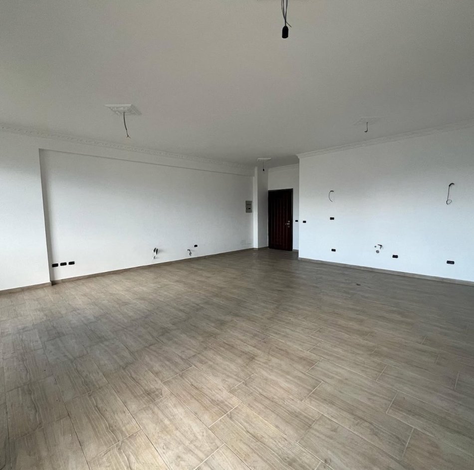 Tirane, Liste me oferta apartament 3+1 Kati 4, 139 m² 360.000 € (Komuna e Parisit)