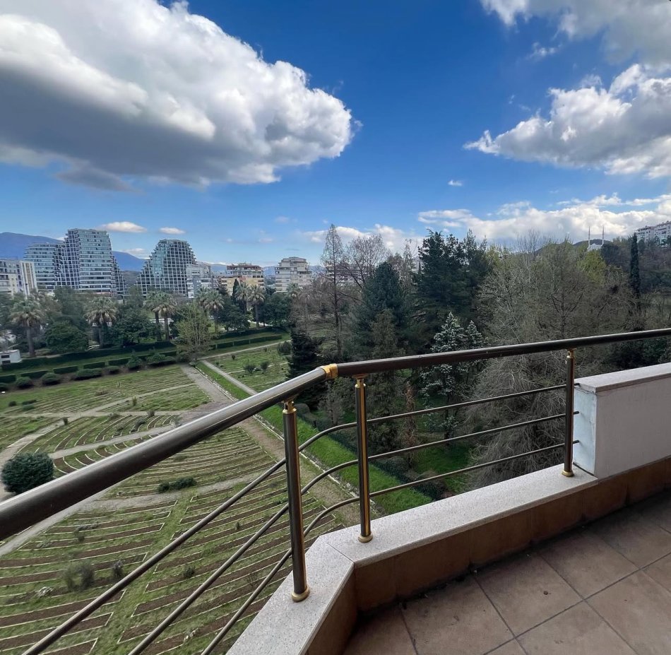 Tirane, Liste me oferta apartament 3+1 Kati 4, 139 m² 360.000 € (Komuna e Parisit)