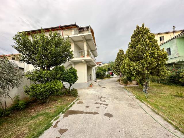 Tirane, shes Vile 5+1+BLK Kati 3, 800 m² 450.000 Euro (Blv i Ri afer Nenstacionit Elektrik)
