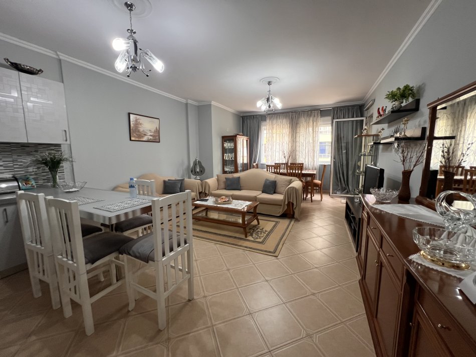 Tirane, shes apartament 2+1+Aneks+Ballkon Kati 2, 104 m² 132.000 € 