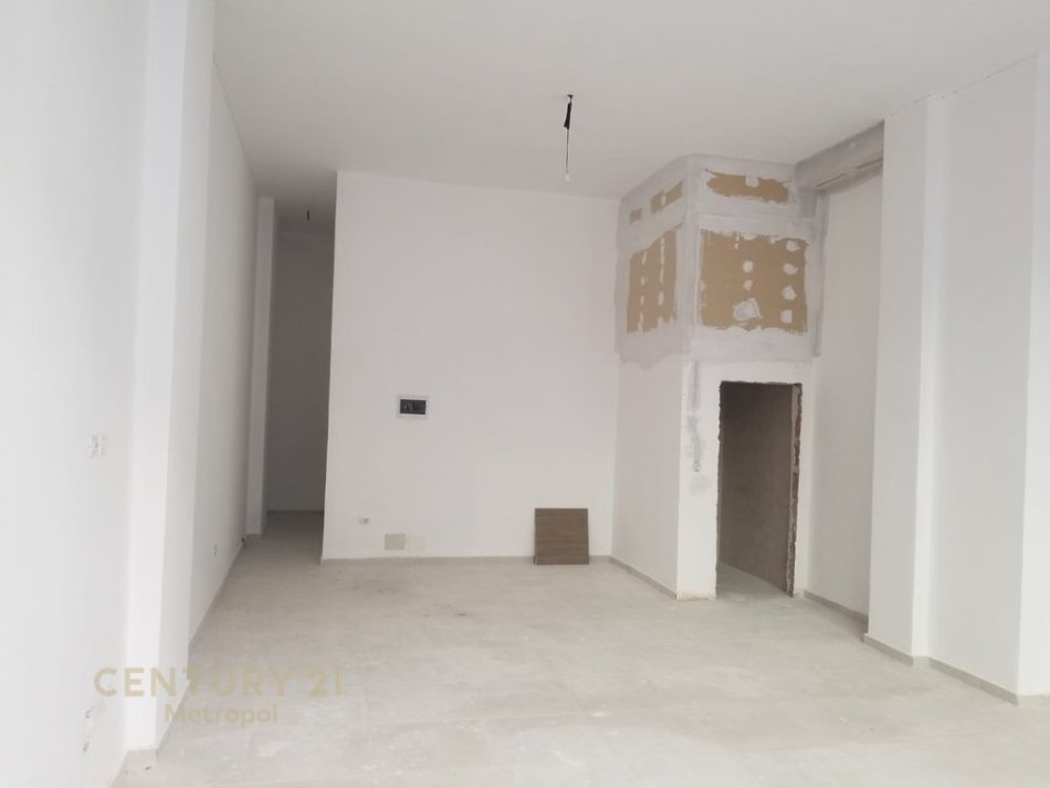 Tirane, shitet ambjent biznesi Kati 0, 60 m² 190.000 € (Pranë Report TV)