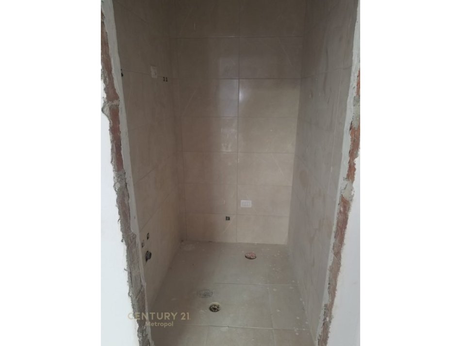 Tirane, shitet ambjent biznesi Kati 0, 60 m² 190.000 € (Pranë Report TV)
