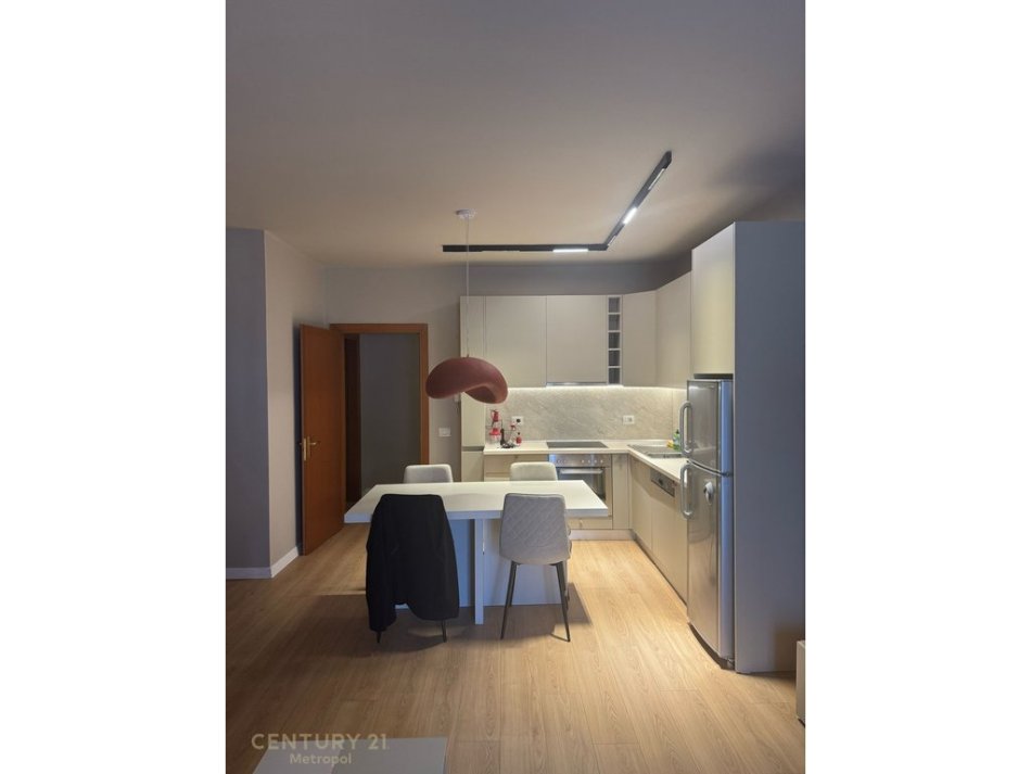 Tirane, shitet apartament Kati 4, 80 m² (Qendër)