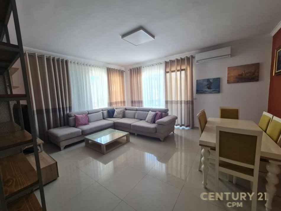 Tirane, jepet me qera apartament 2+1 Kati 2, 127 m² 700 € (Kopshti Botanik)