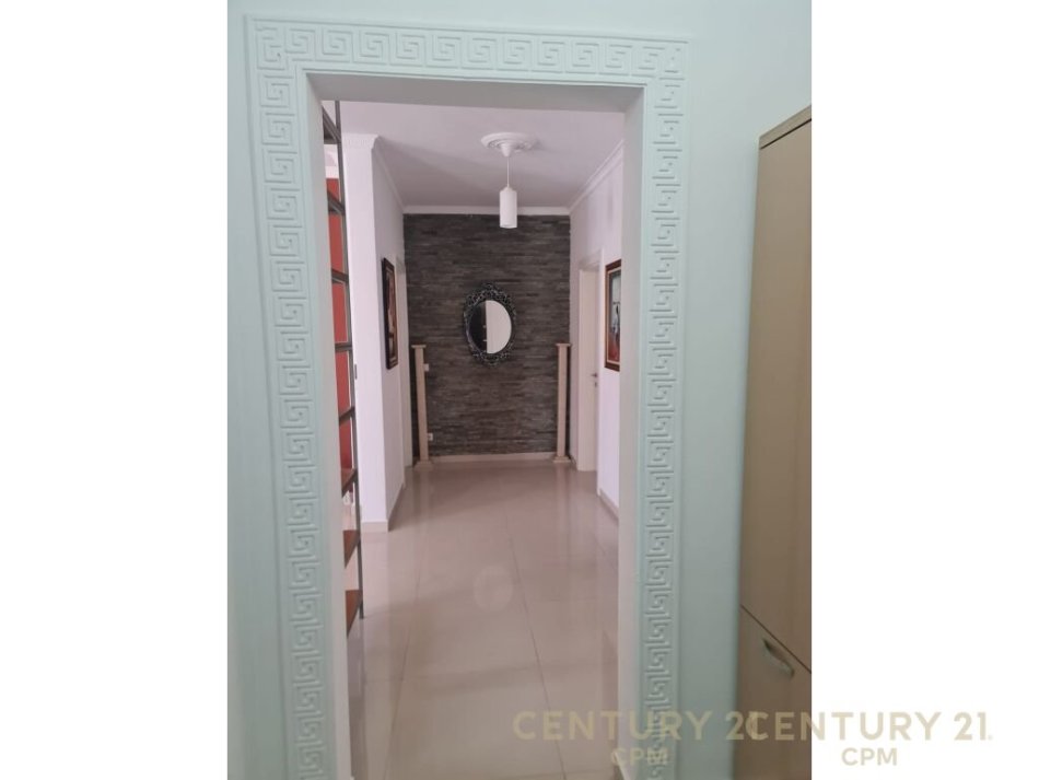 Tirane, jepet me qera apartament 2+1 Kati 2, 127 m² 700 € (Kopshti Botanik)