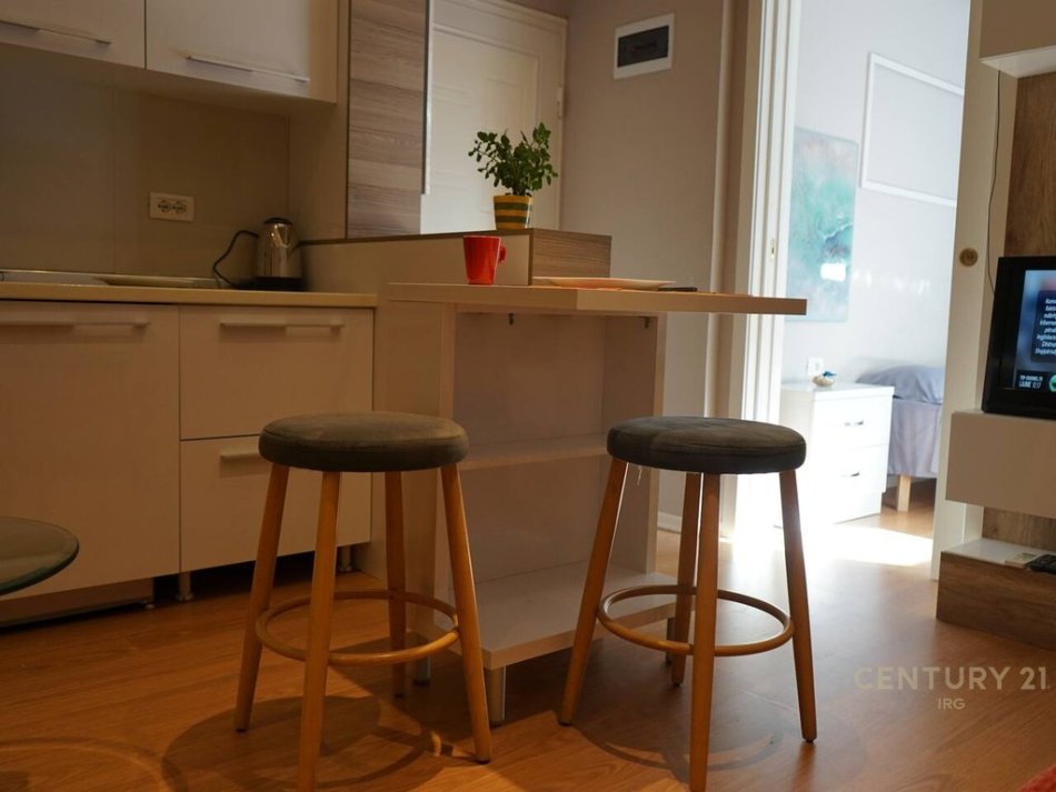 Tirane, Jepet me qira apartament 650 € Kati 3, 45 m² (Bllok Rr Sami Frashëri)