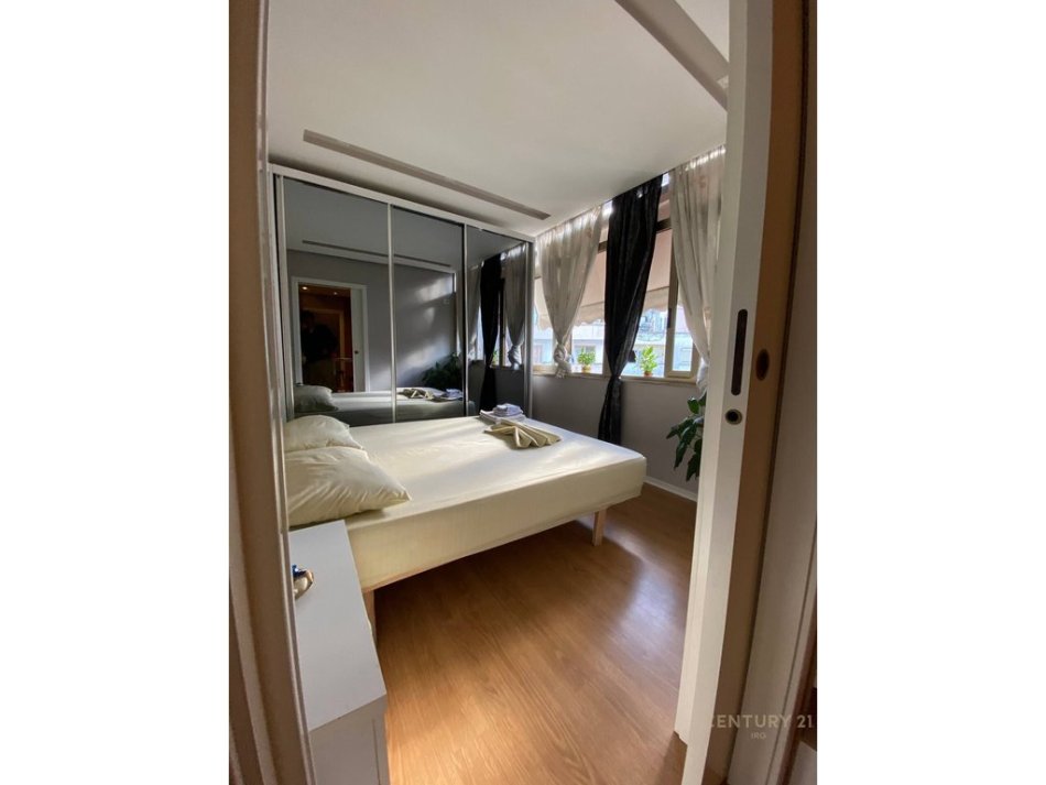 Tirane, Jepet me qira apartament 650 € Kati 3, 45 m² (Bllok Rr Sami Frashëri)