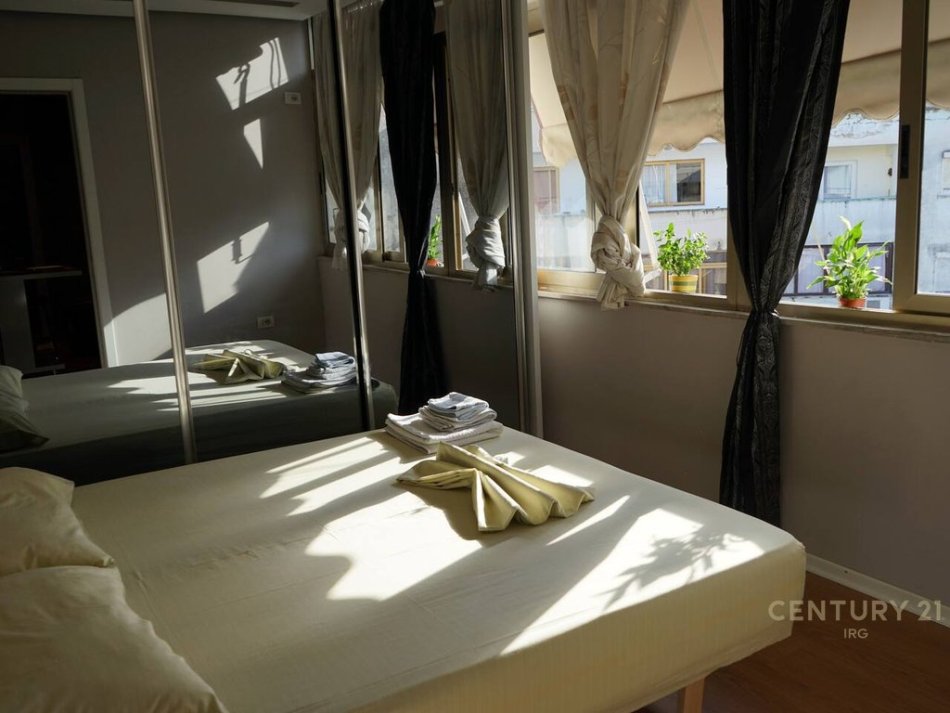 Tirane, Jepet me qira apartament 650 € Kati 3, 45 m² (Bllok Rr Sami Frashëri)