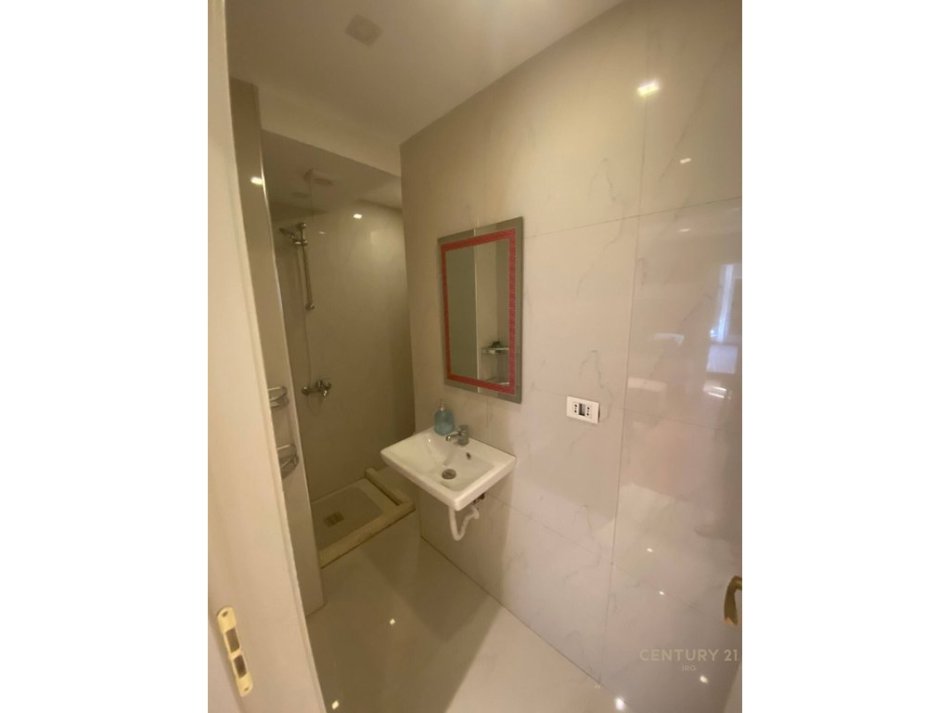 Tirane, Jepet me qira apartament 650 € Kati 3, 45 m² (Bllok Rr Sami Frashëri)