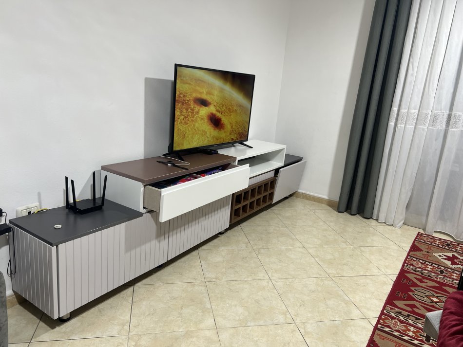 Tirane, shes Mobilje tv 230 €