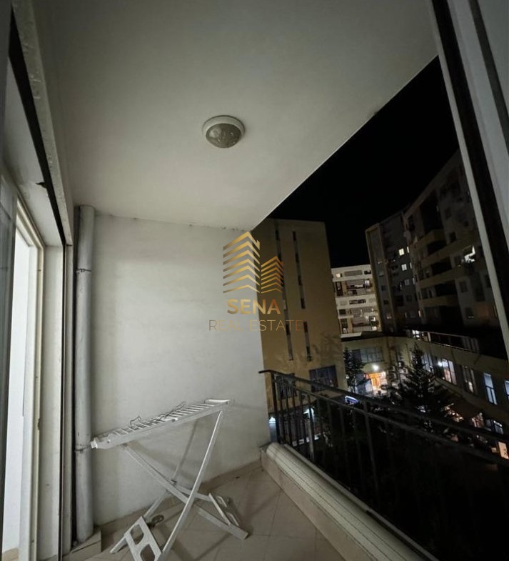 Tirane, jepet me qera ambjent biznesi Kati 2, 116 m² 800 € (Rruga Teodor Keko)