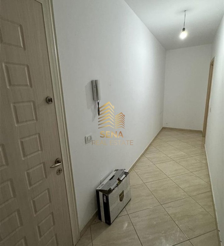 Tirane, jepet me qera ambjent biznesi Kati 2, 116 m² 800 € (Rruga Teodor Keko)