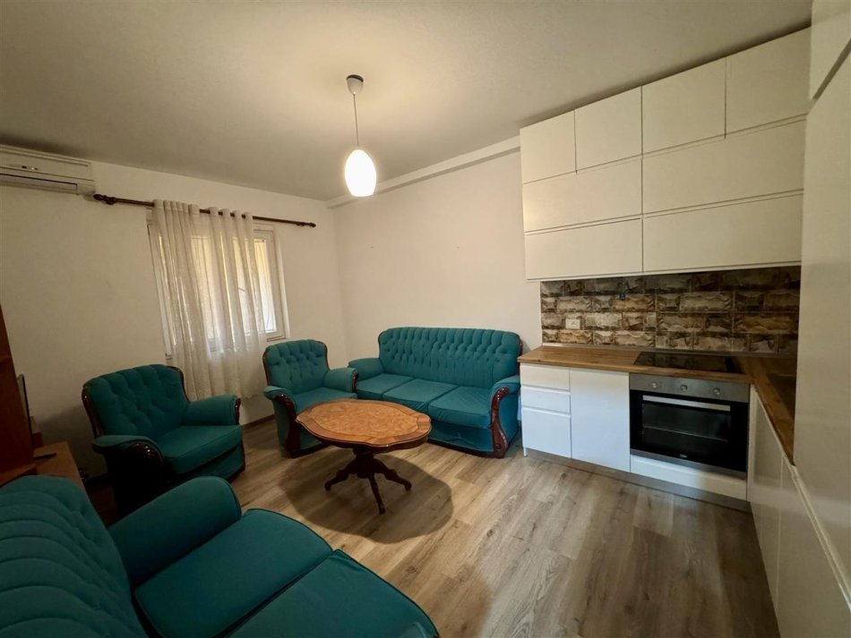 Tirane, jepet me qera apartament 1+1 Kati 5, 45 m²