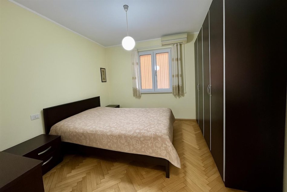 Tirane, jepet me qera apartament 1+1 Kati 5, 45 m²