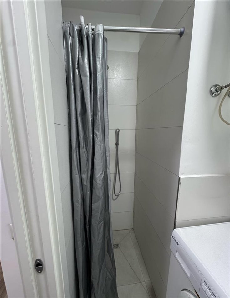 Tirane, jepet me qera apartament 1+1 Kati 5, 45 m²