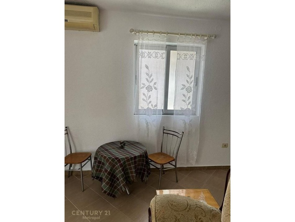 Tirane, jepet me qera apartament 1+1 Kati 1, 58 m² 280 € (Condor Center Rruga 5 Maji)