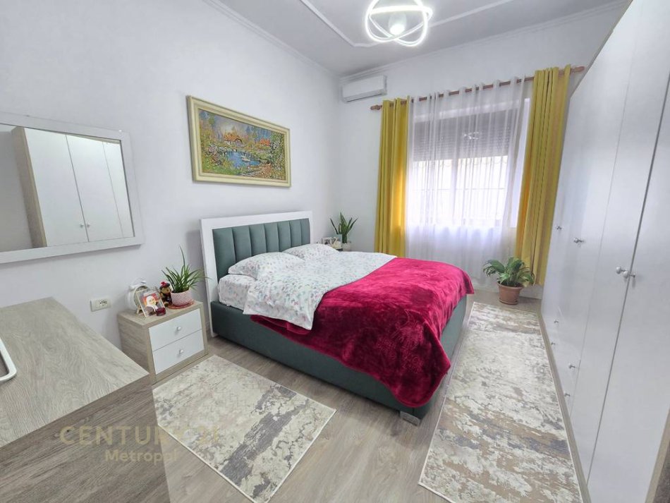 Tirane, jepet me qera apartament 2+1 Kati 1, 100 m² 500 € (Sauk)