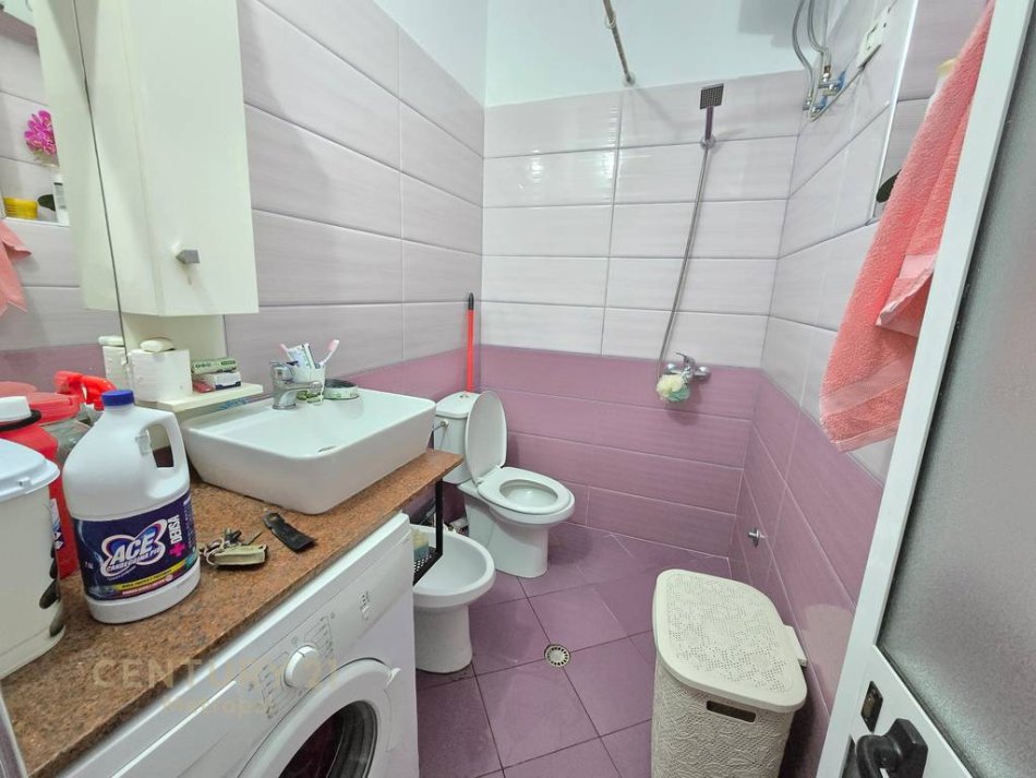 Tirane, jepet me qera apartament 2+1 Kati 1, 100 m² 500 € (Sauk)