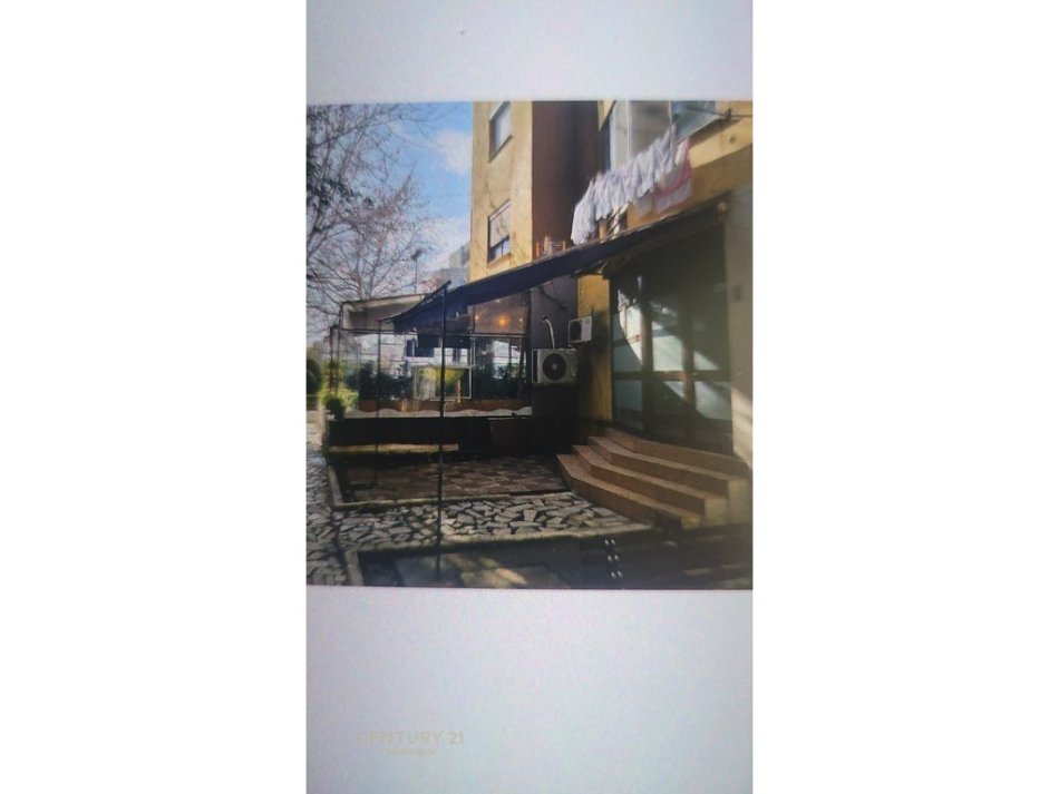 Tirane, jepet me qera Kati 0, 35 m² 70.000 € (Fusha Aviacionit)