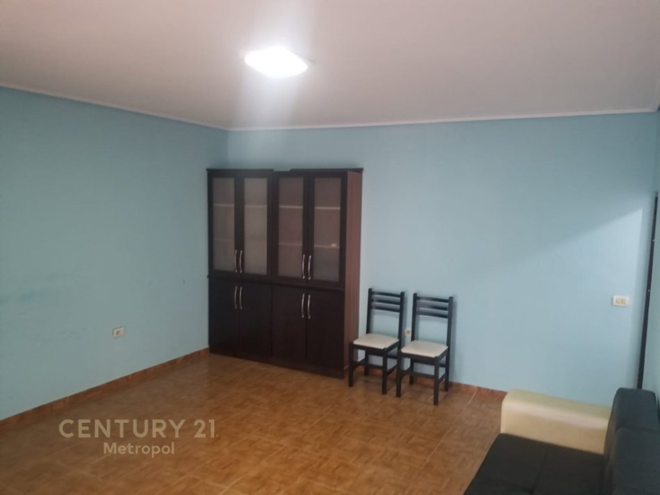 Tirane, jepet me qera Kati 0, 35 m² 70.000 € (Fusha Aviacionit)