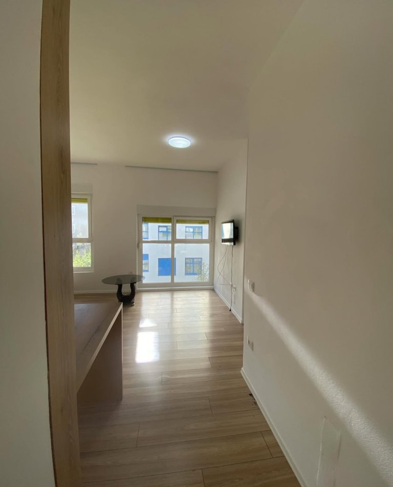 Tirane, jepet me qera apartament 2+1+Ballkon Kati 4, 68 m² 400 € (Ali Demi)