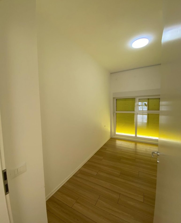 Tirane, jepet me qera apartament 2+1+Ballkon Kati 4, 68 m² 400 € (Ali Demi)